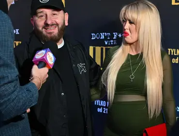 Liroy na premierze filmu z żoną w ciąży