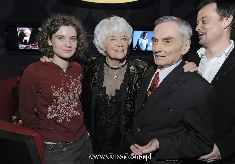 Alina Janowska z wnuczką, Ulą, mężem oraz synem, Michałem