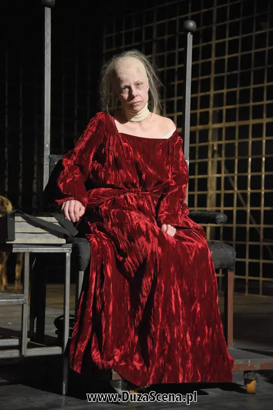 Agata Kulesza w roli Marii Stuart na deskach Ateneum