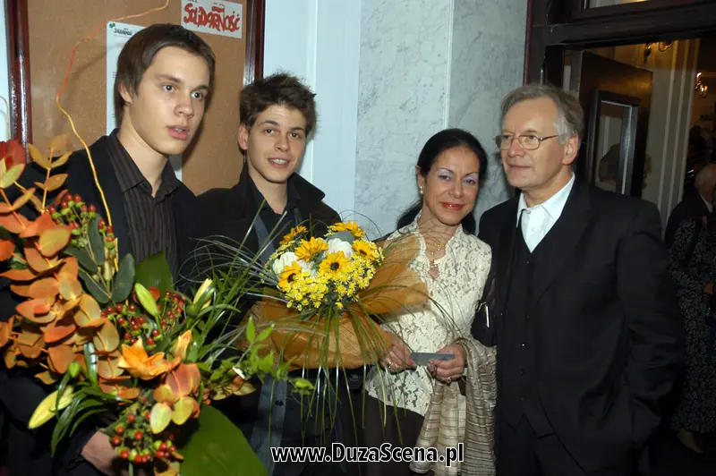 Andrzej Seweryn z byłą żoną, Mireille Maalouf i synami, 2004