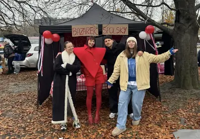 Mery Spolsky sprzedaje płytę między pietruszką a skarpetkami