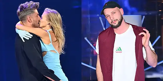 Maciej Pela reaguje na czułości Agnieszki Kaczorowskiej