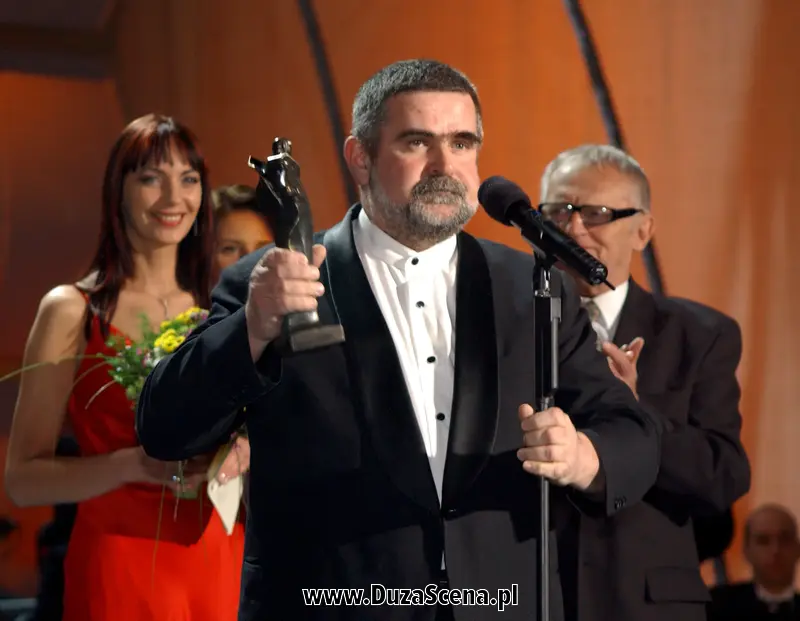 Wiktory, Janusz Rewiński