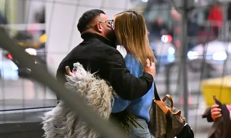 Monika Goździalska przyłapana z nowym partnerem na lotnisku