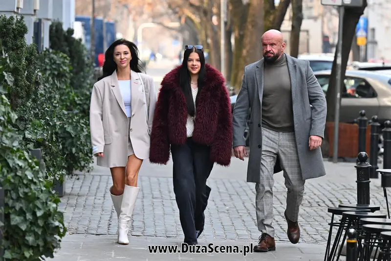 TTomasz Oświeciński z żoną i córką