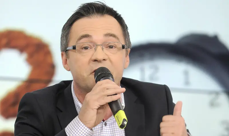 Prezenter TVP zmienia zawód. Paweł Pochwała będzie prowadził pogrzeby