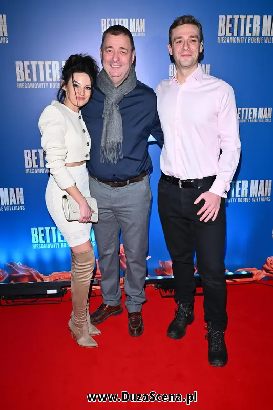 Jacek Rozenek z żoną, Marią i synem, Adrianem