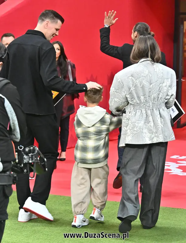 Wojciech Szczęsny z żoną i synem